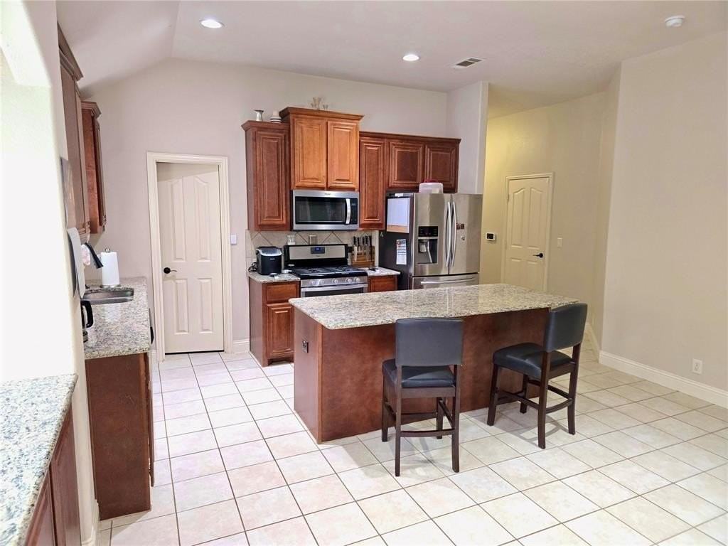 312 Salisbury Dr - Photo 4 of 21