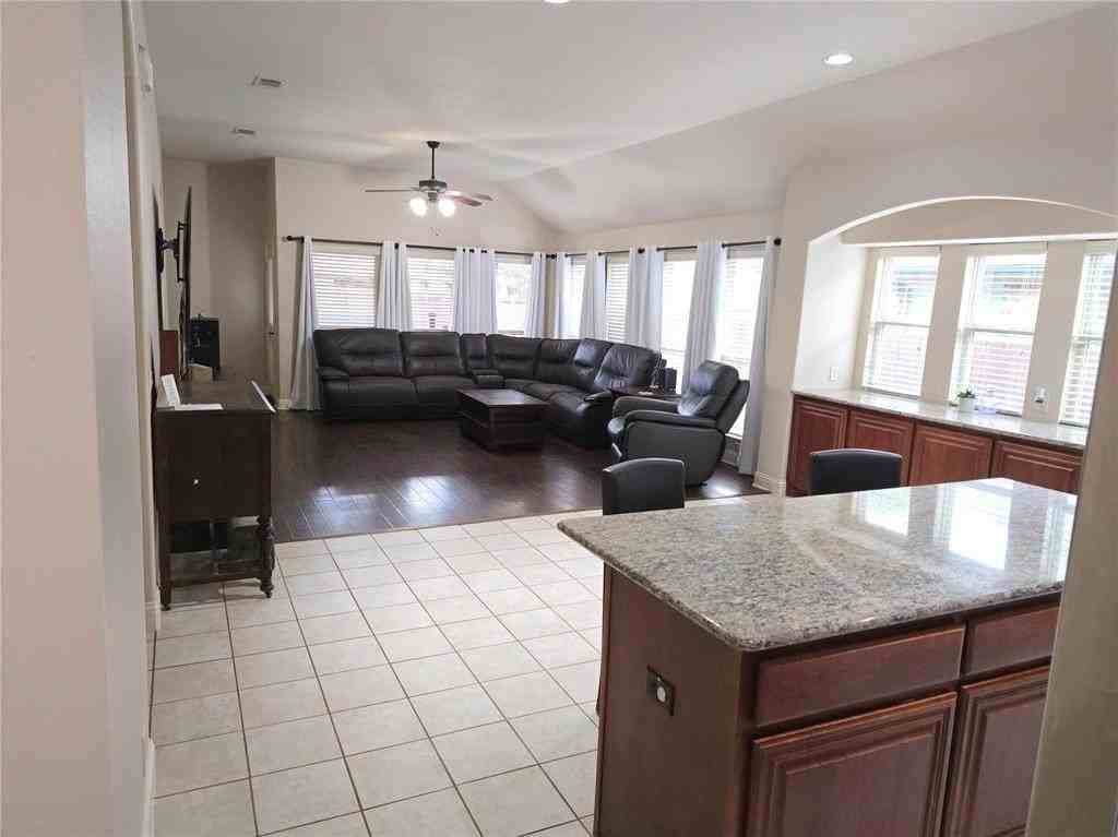 312 Salisbury Dr - Photo 6 of 21