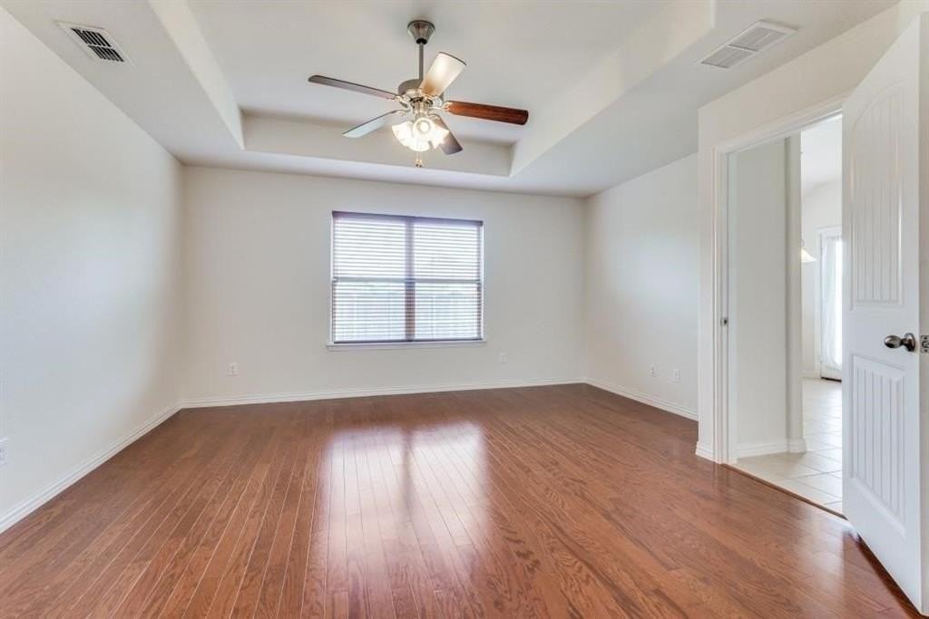 1013 Bird Creek Dr - Photo 4 of 12