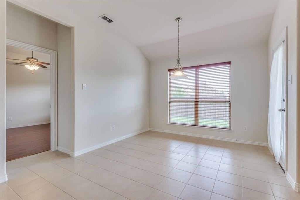 1013 Bird Creek Dr - Photo 7 of 12