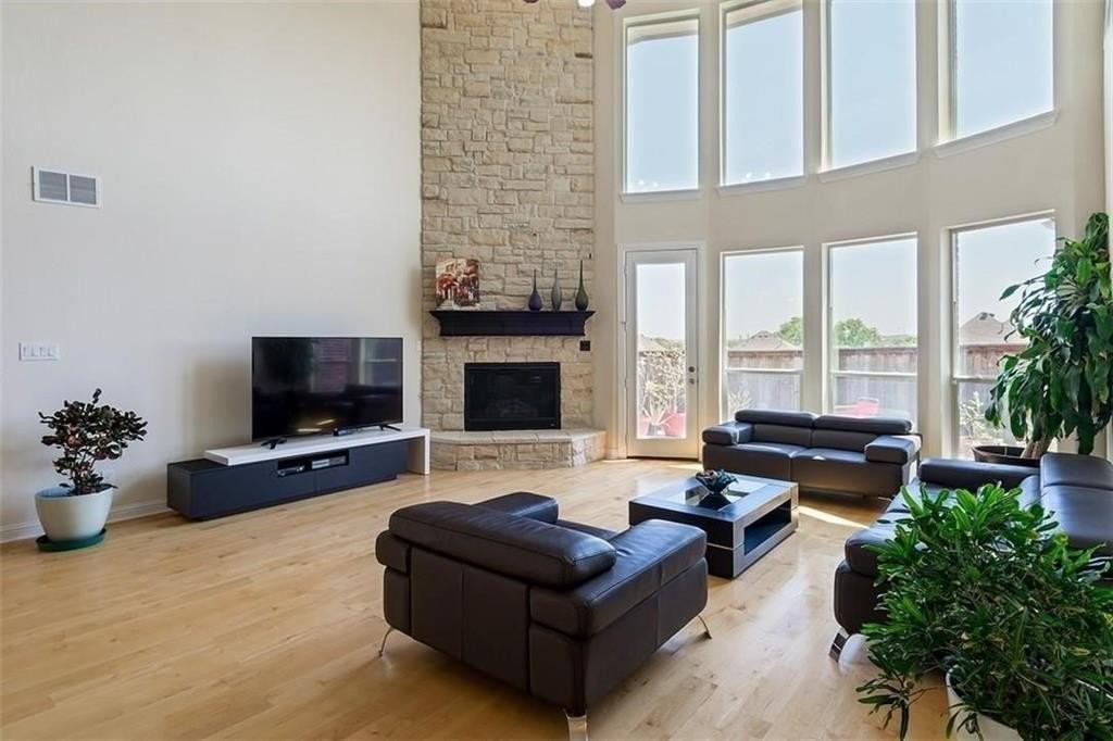 1114 Backbay Dr - Photo 4 of 23