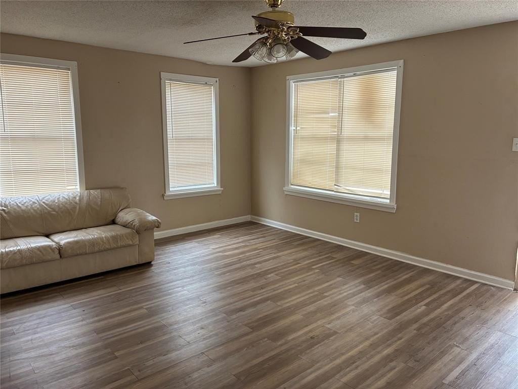 626 Wyandotte St - Photo 3 of 10