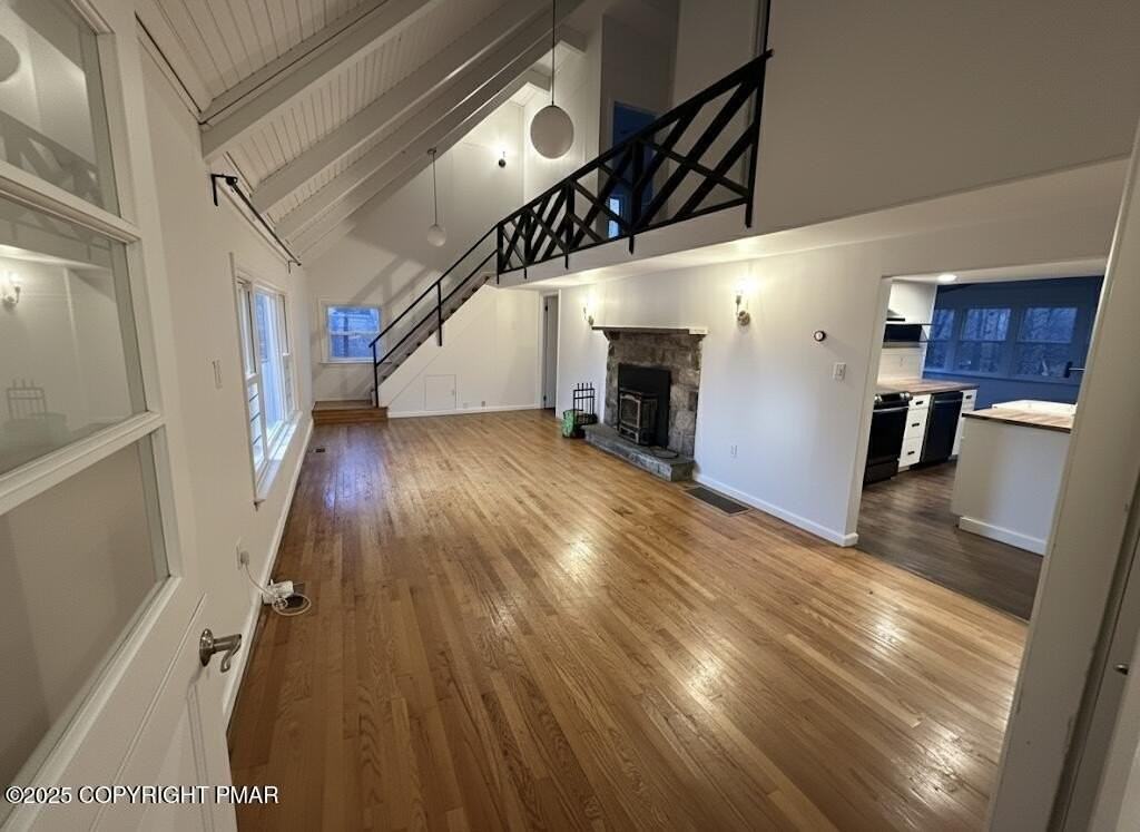 452 Stillwater Dr - Photo 3 of 26