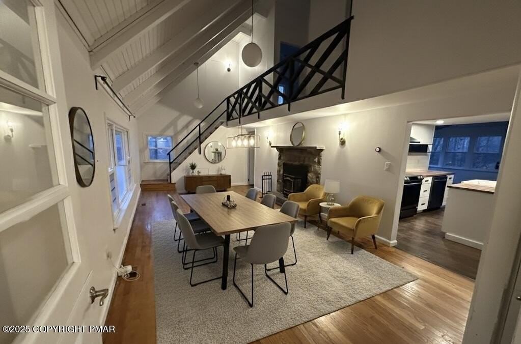 452 Stillwater Dr - Photo 4 of 26