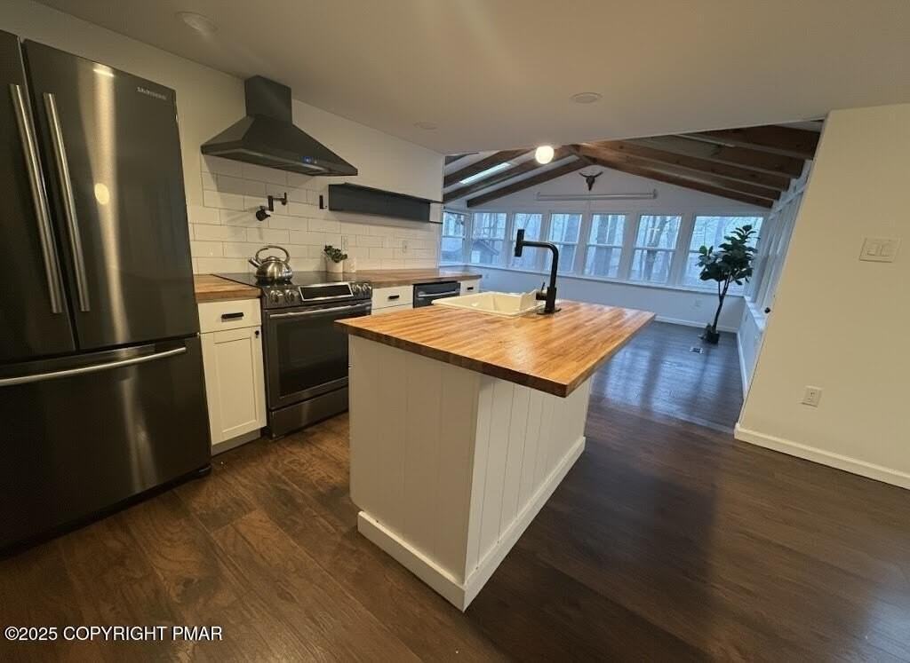 452 Stillwater Dr - Photo 6 of 26