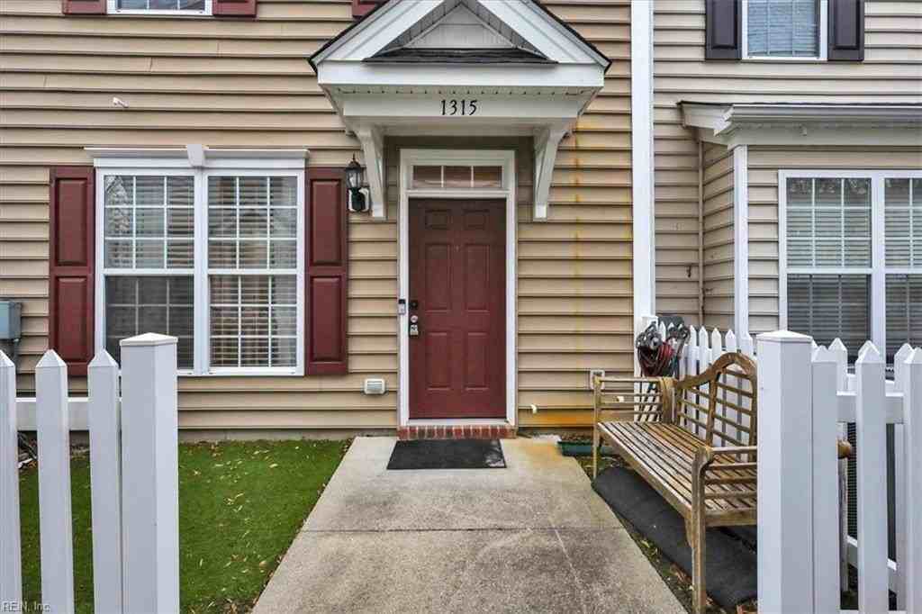 1315 Teton Cir - Photo 3 of 33