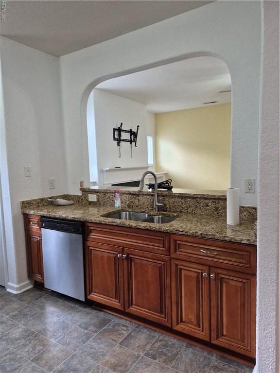 1723 Fisher Ave - Photo 5 of 32