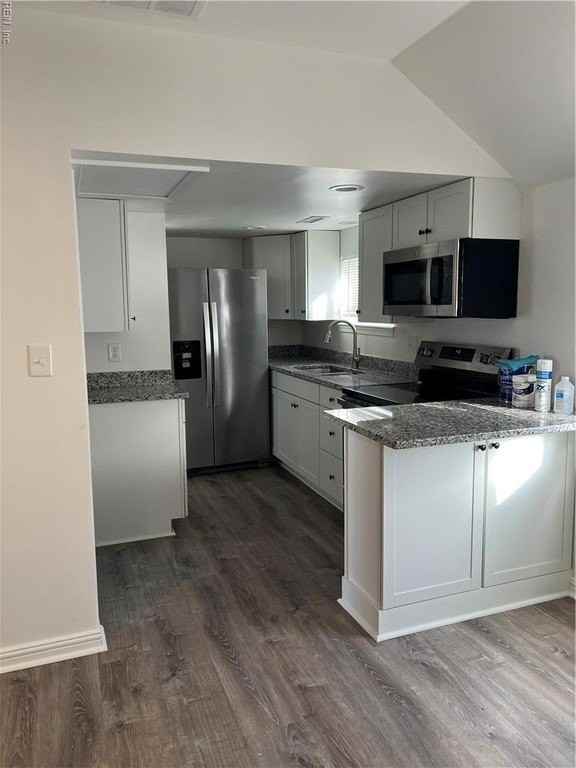 709 13th St - Photo 4 of 11