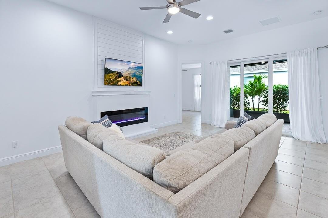 2590 Bella Vista Cir - Photo 3 of 33