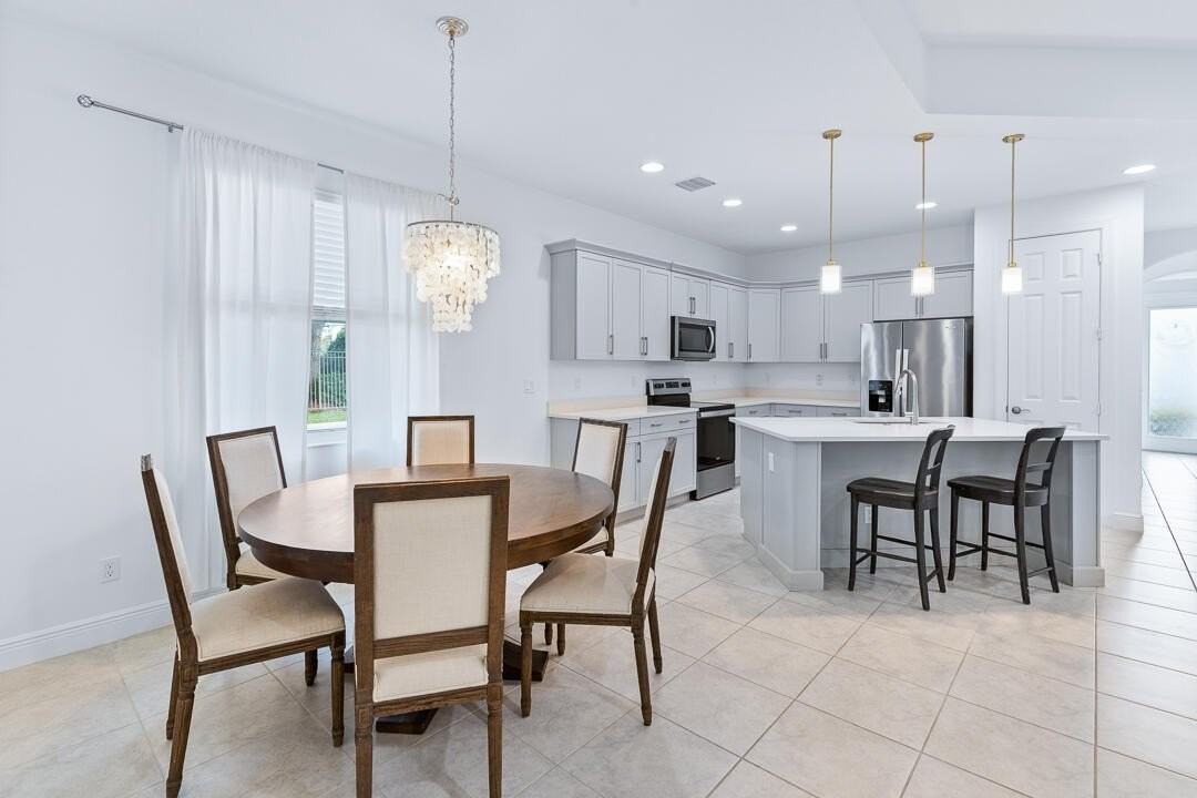 2590 Bella Vista Cir - Photo 5 of 33