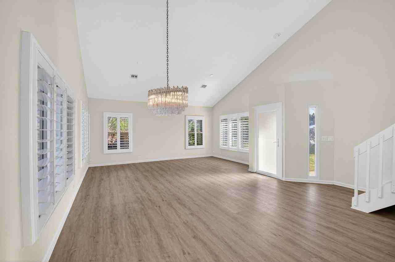 4517 Nw 5th Ave - Photo 5 of 40