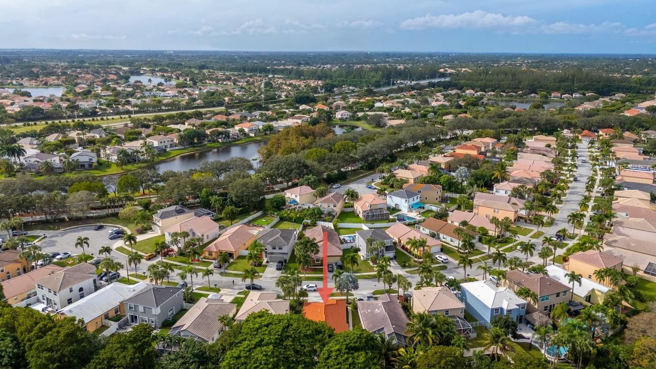 7469 Kingsley Ct - Photo 2 of 41