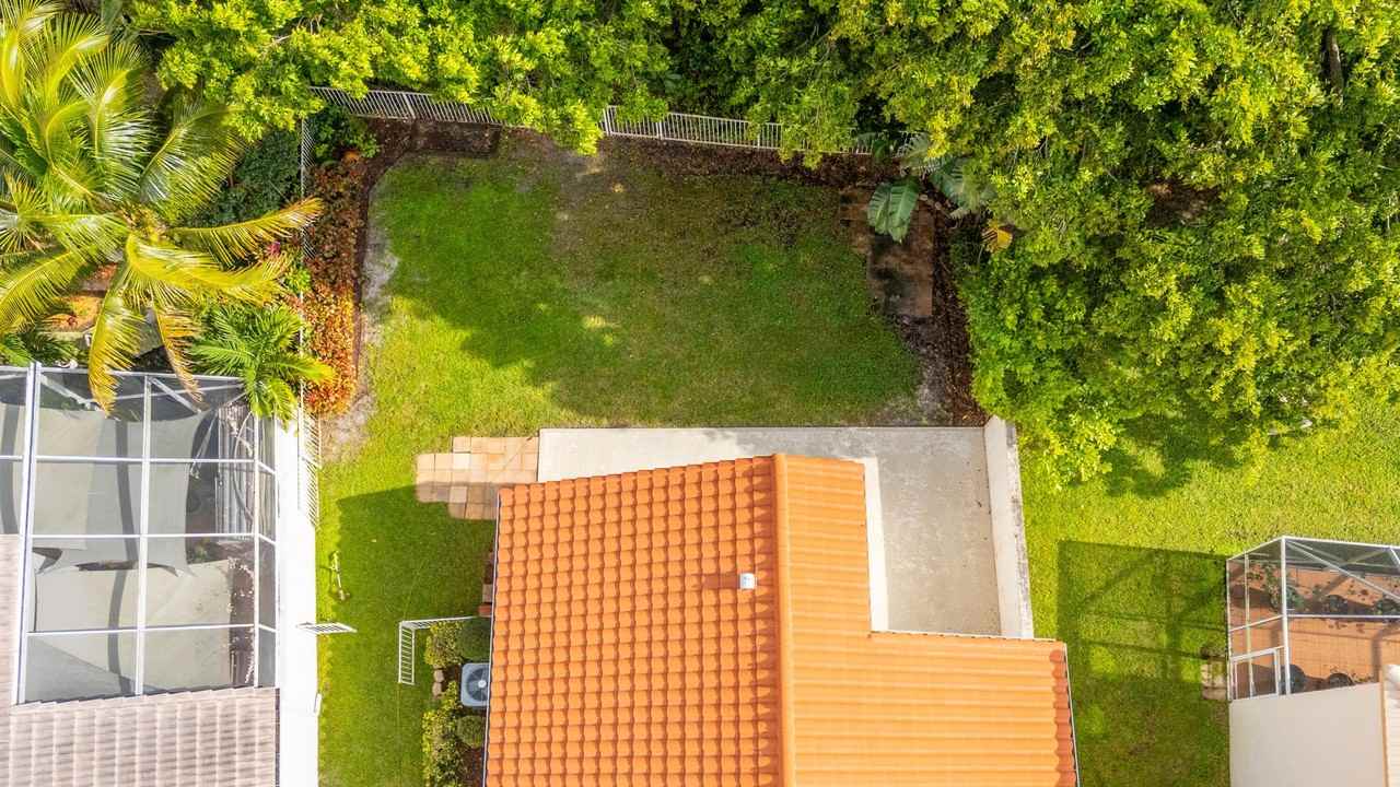 7469 Kingsley Ct - Photo 3 of 41