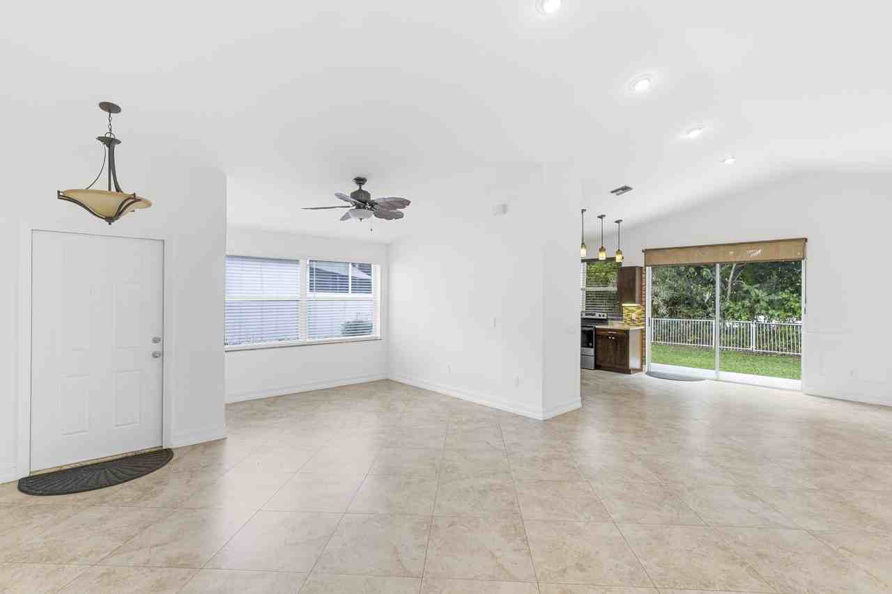 7469 Kingsley Ct - Photo 5 of 41