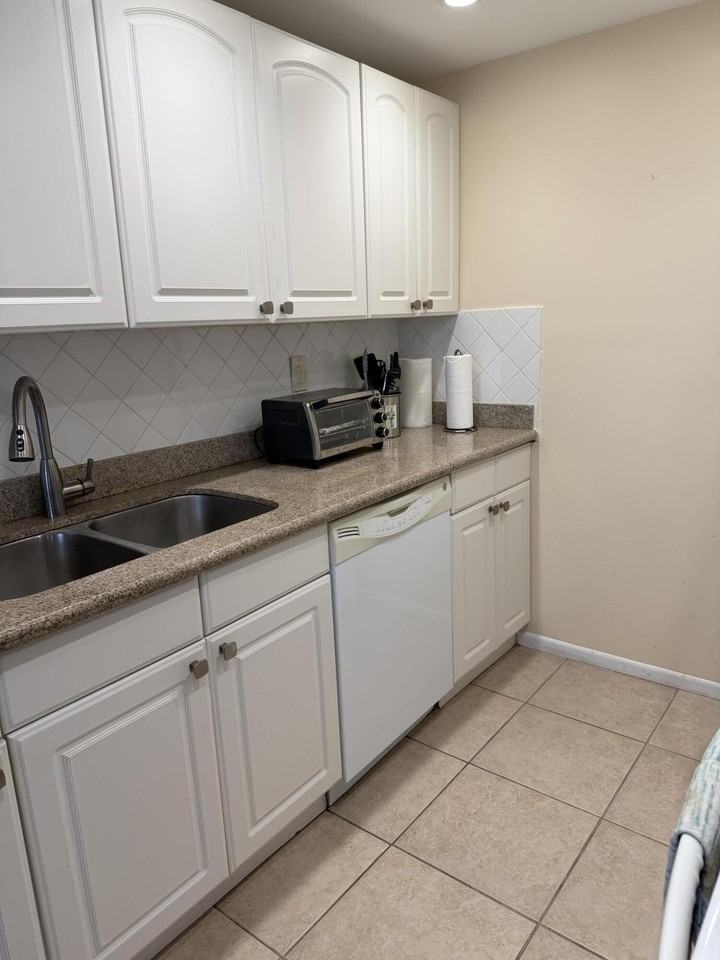 2029 Exeter B - Photo 2 of 20