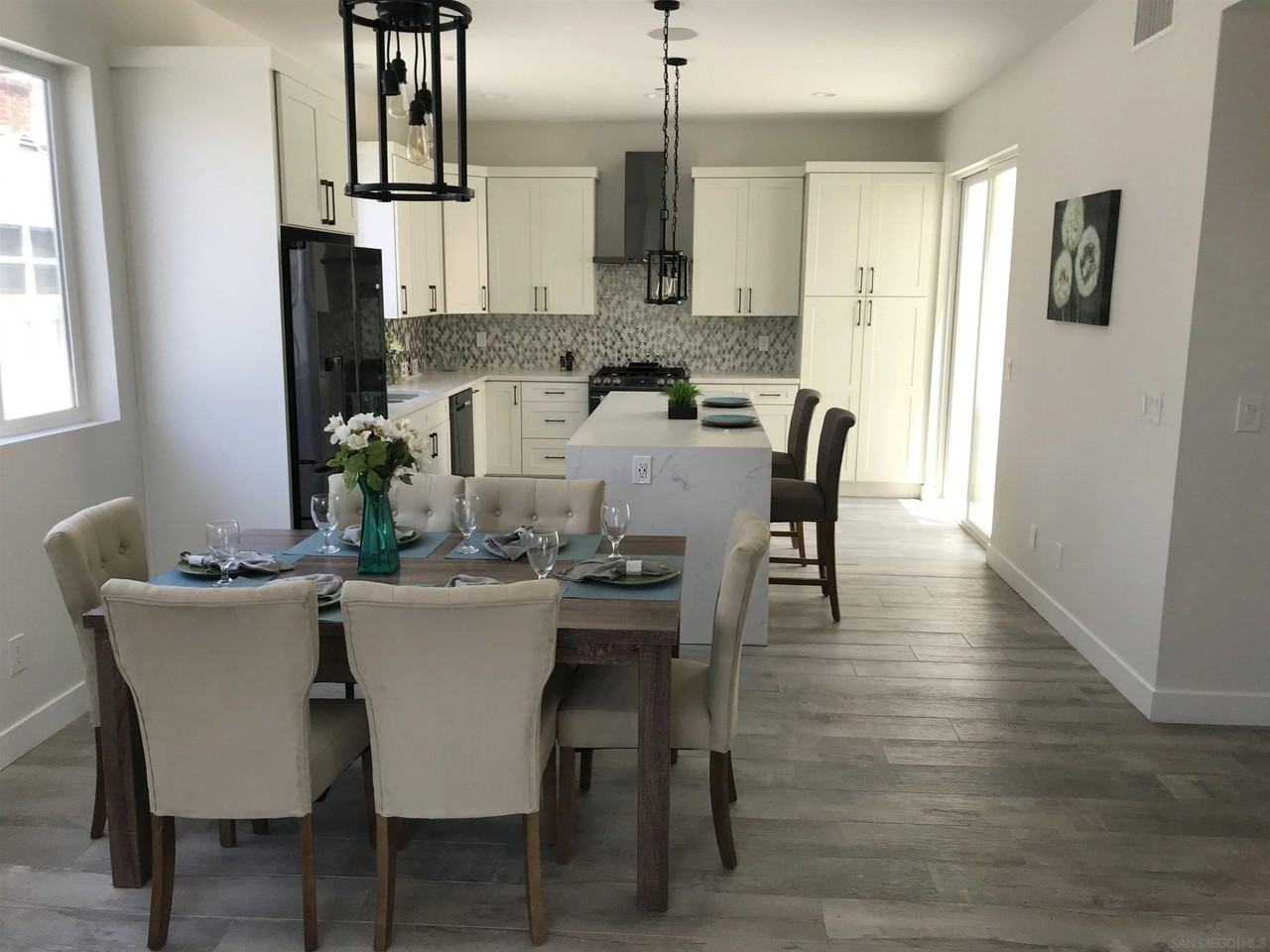 271 Evergreen Ave - Photo 3 of 10