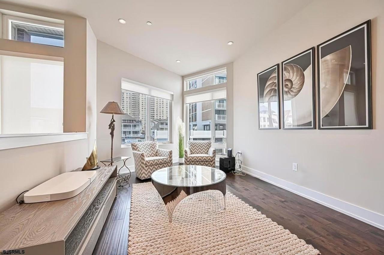 112 S Weymouth Ave - Photo 4 of 37