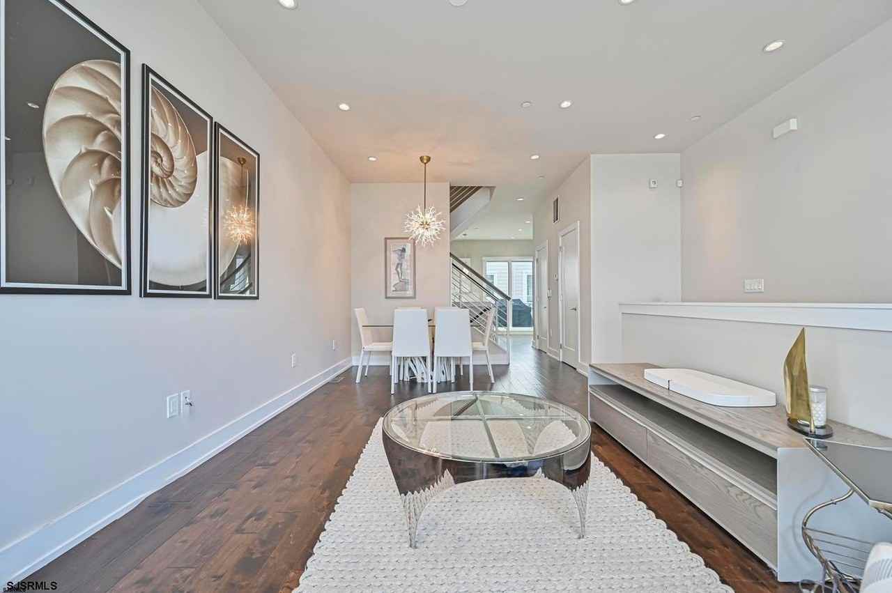 112 S Weymouth Ave - Photo 5 of 37