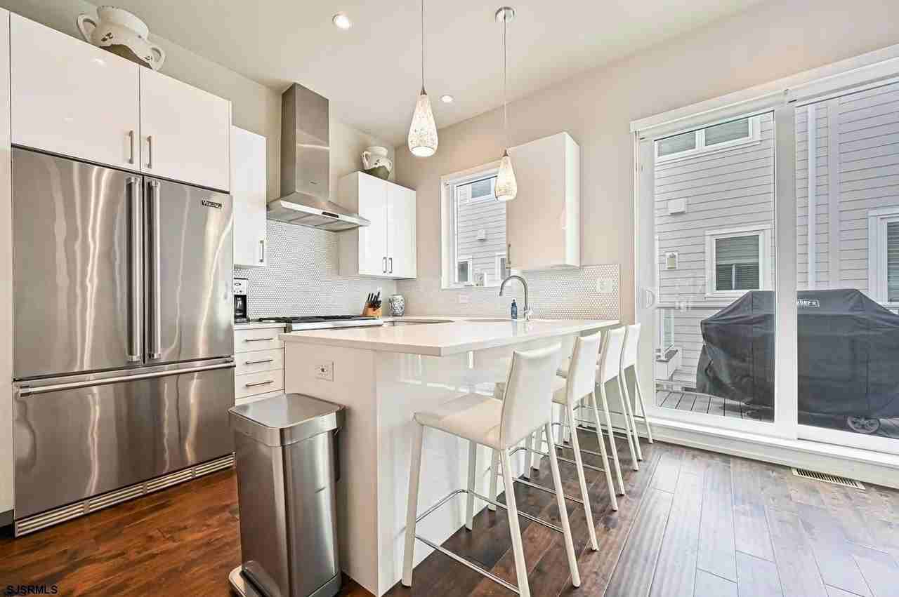 112 S Weymouth Ave - Photo 7 of 37