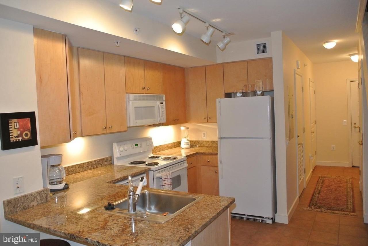 616 E St Nw Apt 447 #447 - Photo 5 of 28