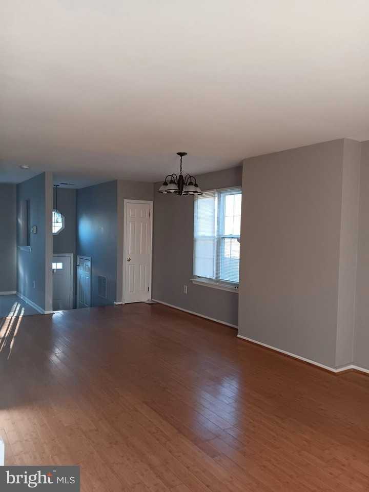 7102 Cipriano Springs Dr - Photo 5 of 25