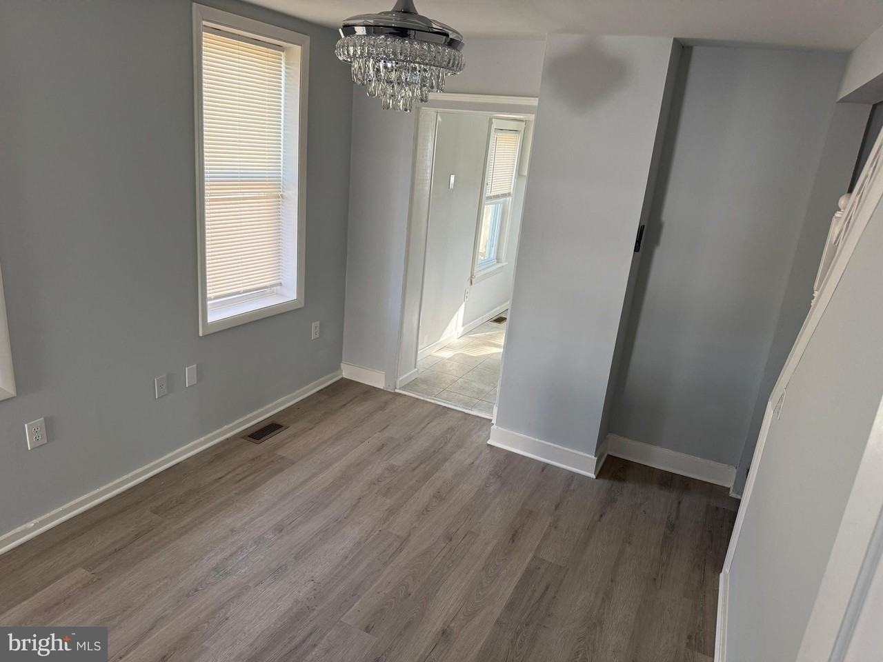 58 E Monroe St - Photo 4 of 10