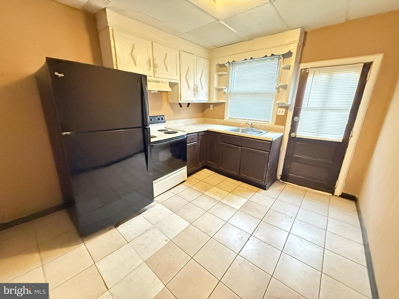 1816 S Chadwick St - Photo 4 of 8