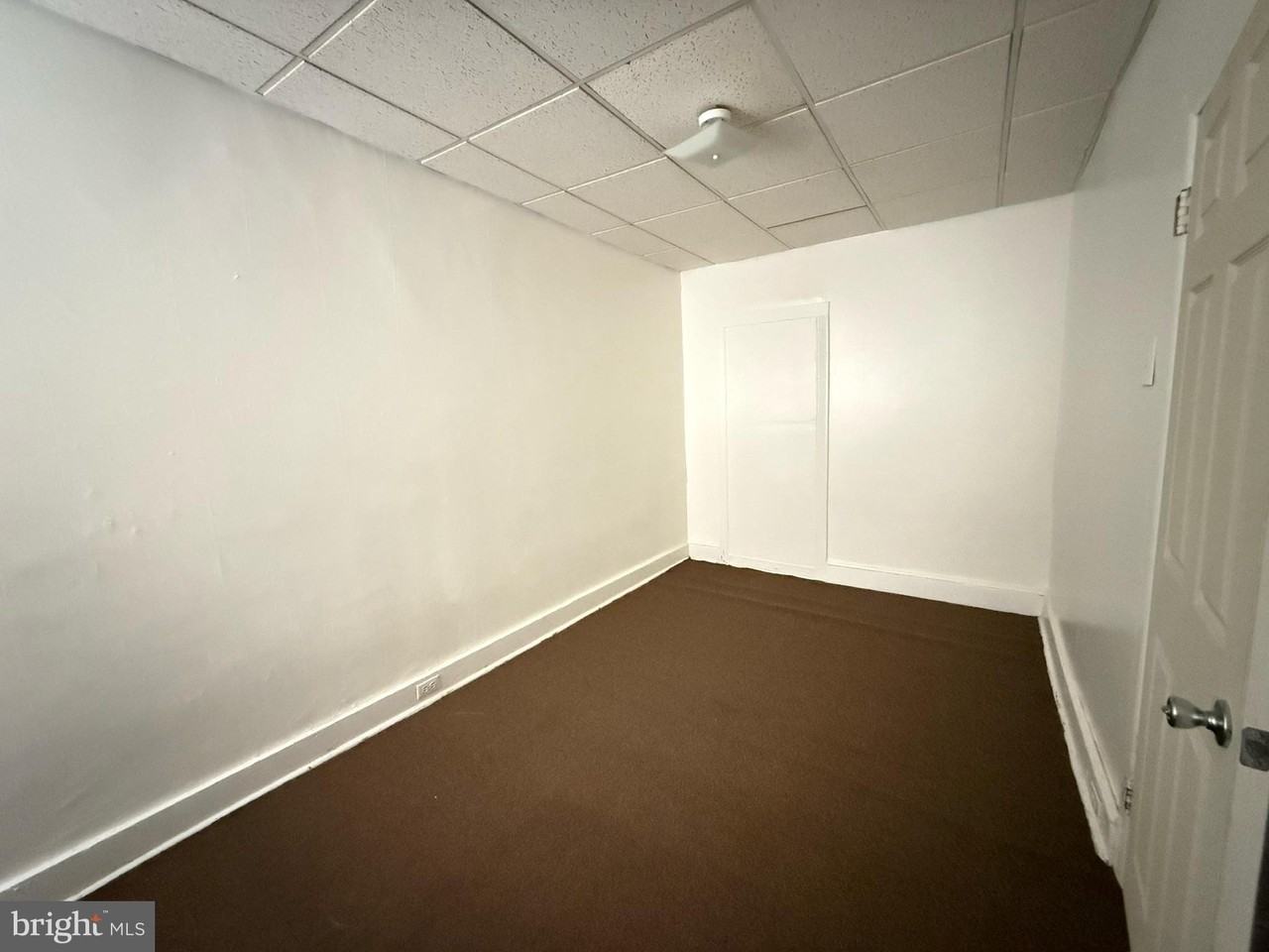 2046 S Beechwood St - Photo 5 of 7