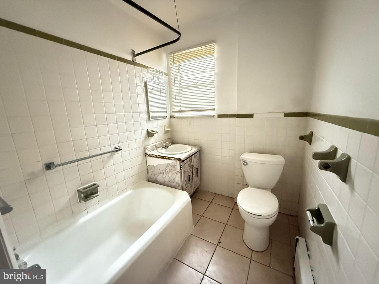 2046 S Beechwood St - Photo 6 of 7