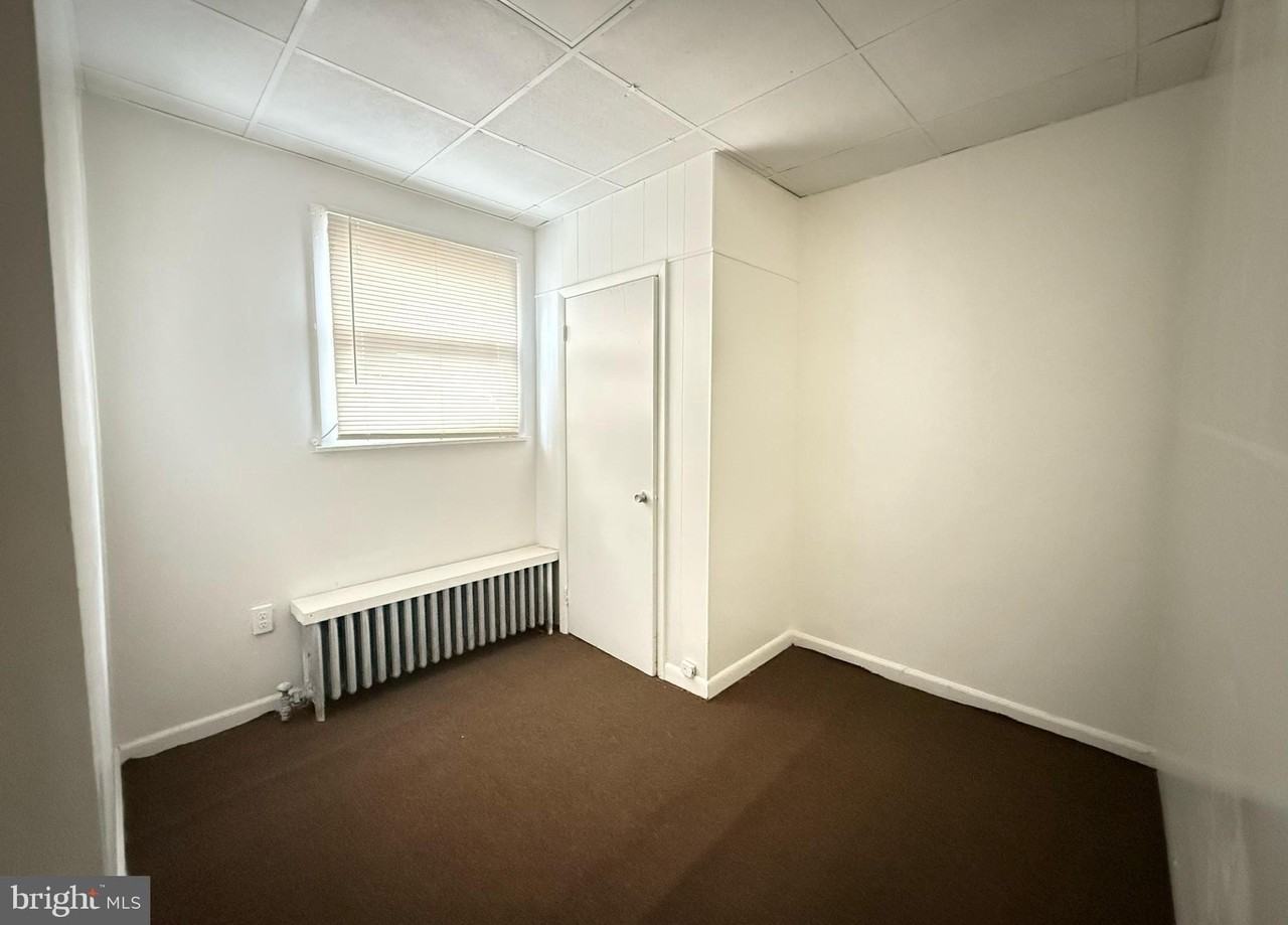 2046 S Beechwood St - Photo 7 of 7