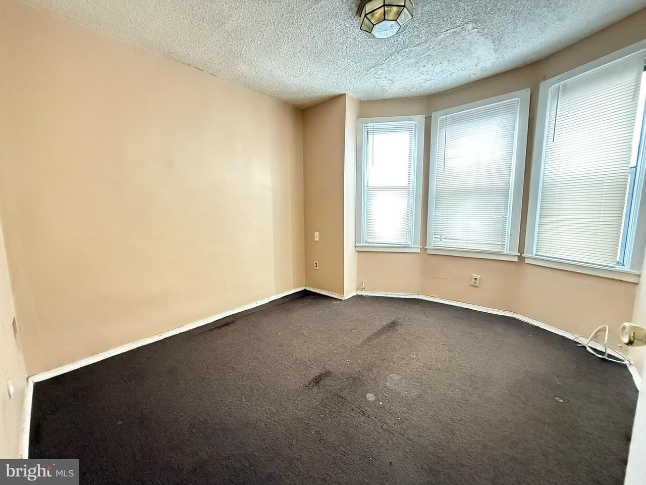 2219 Winton St - Photo 6 of 8