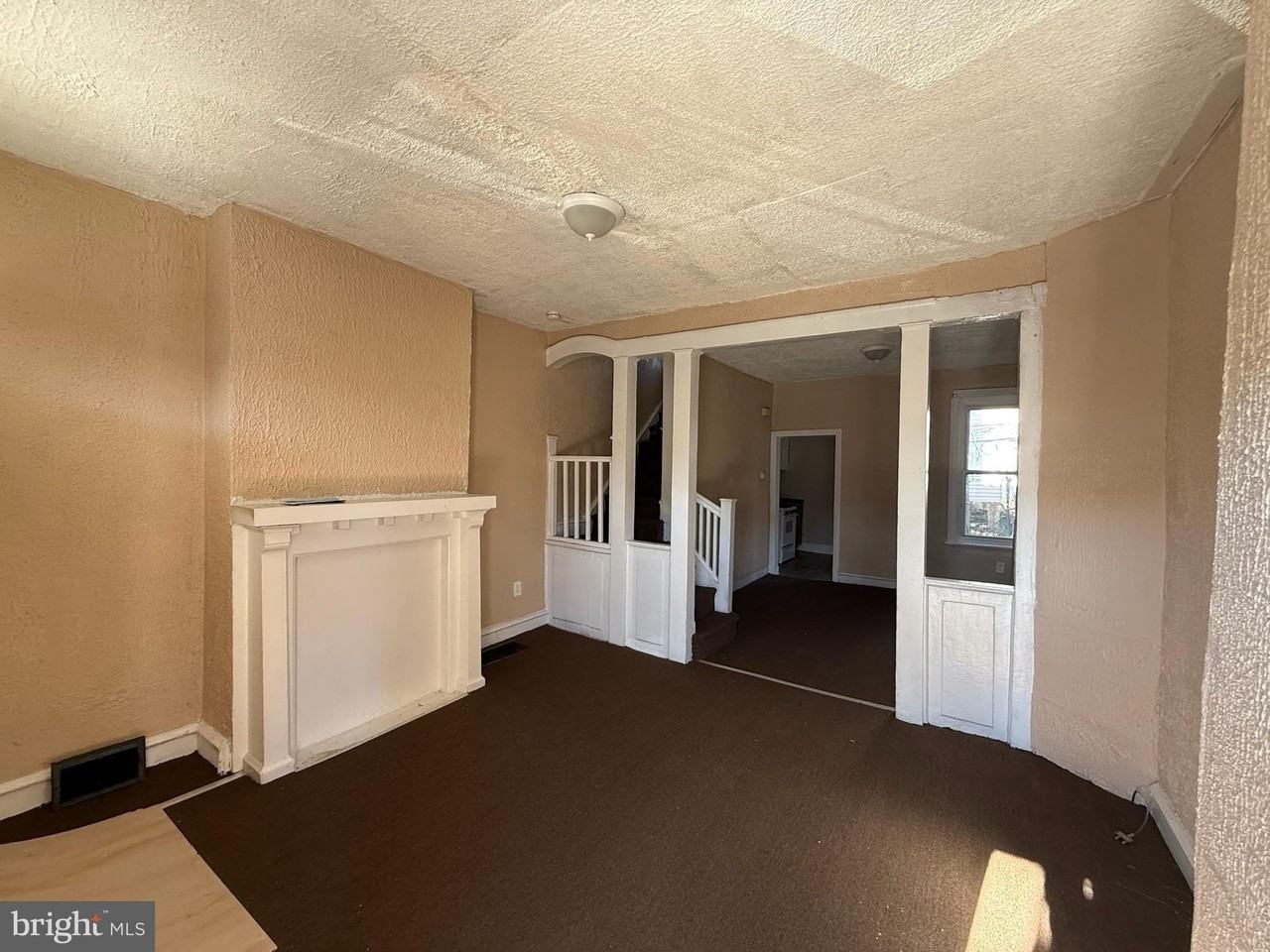 2411 W Indiana Ave - Photo 2 of 11