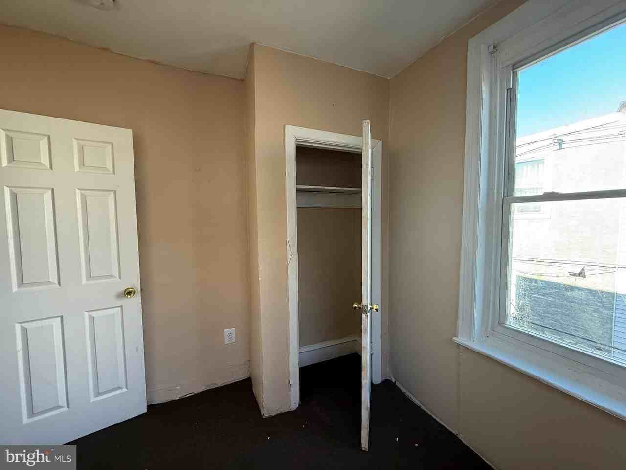 2411 W Indiana Ave - Photo 6 of 11