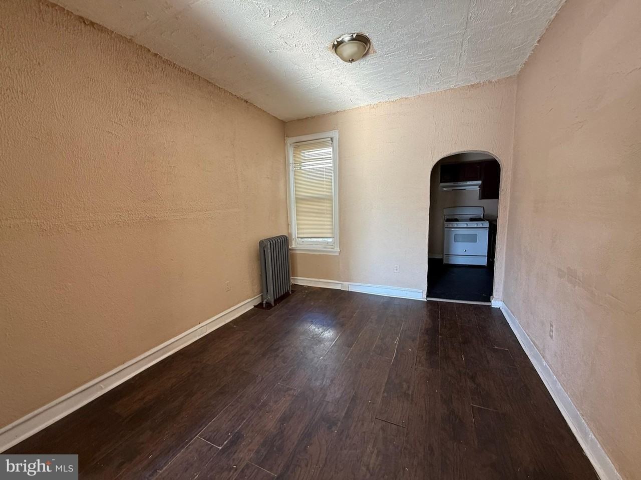 2413 W Indiana Ave - Photo 3 of 9