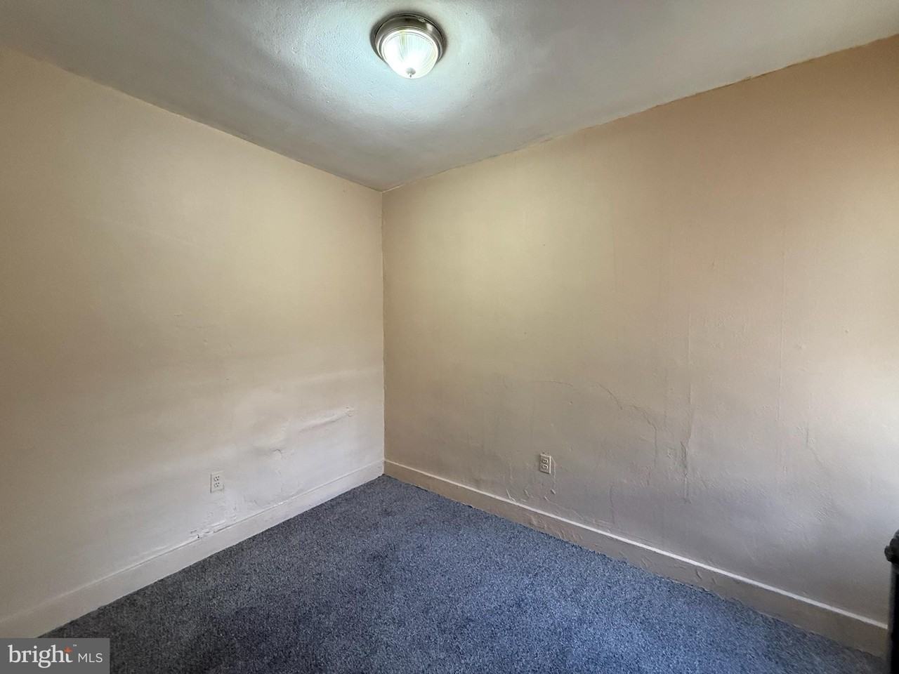 2413 W Indiana Ave - Photo 6 of 9