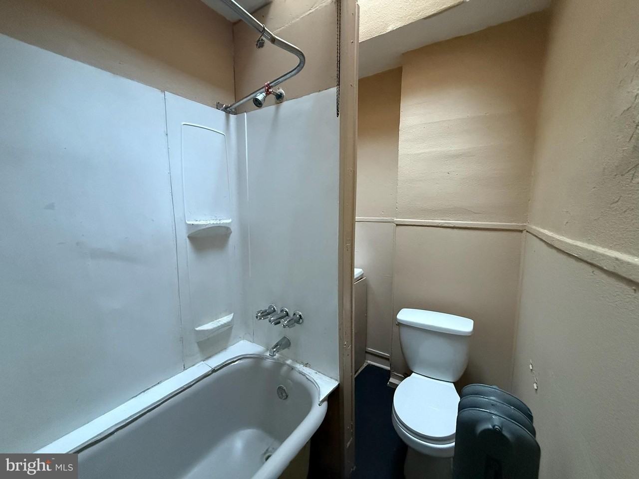 2413 W Indiana Ave - Photo 7 of 9