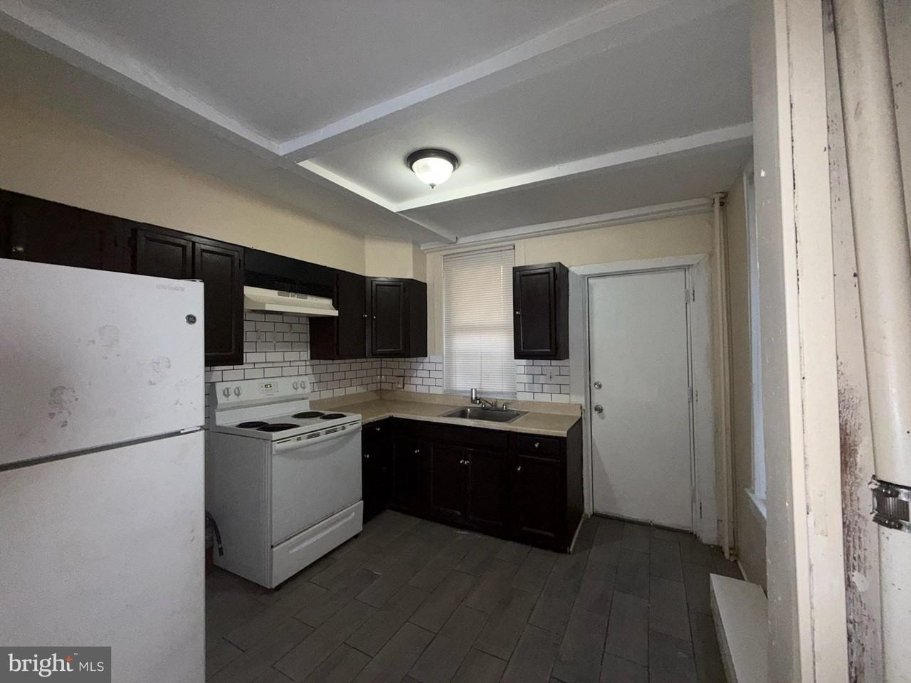 4929 N Franklin St - Photo 4 of 8