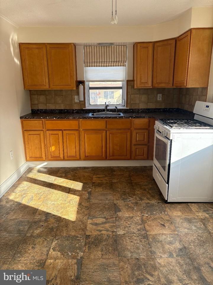 830 Emerson St Unit 2 #2 - Photo 3 of 10