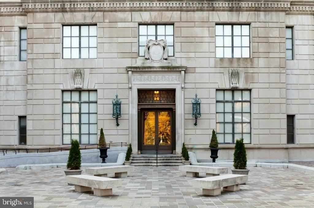 230 N 21st St ## 38 - Photo 2 of 18