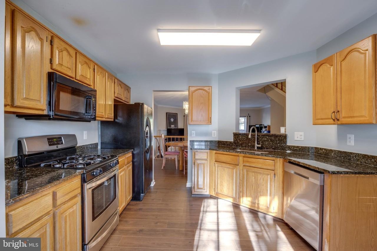 6808 Compton Valley Pl - Photo 4 of 27