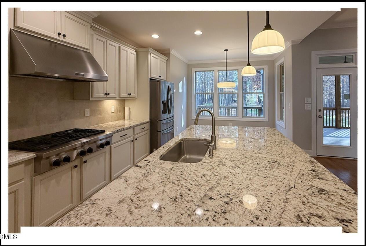 8025 Debenham Dr - Photo 5 of 38