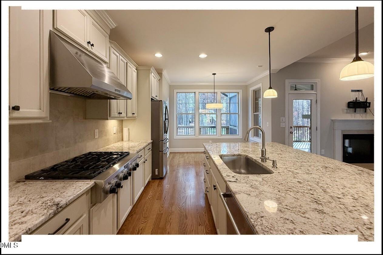 8025 Debenham Dr - Photo 6 of 38