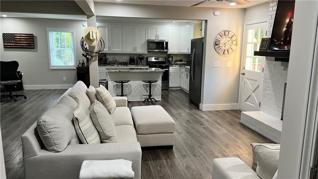 1039 Washington Ave - Photo 5 of 41