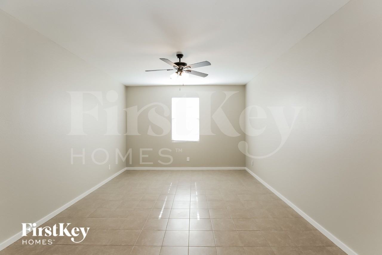 30299 N Hummingbird Ln - Photo 3 of 16