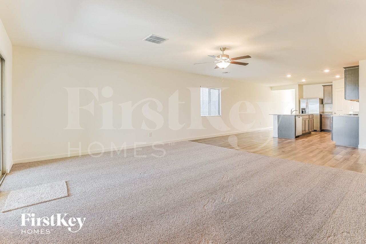 1024 W 20th St - Photo 4 of 16