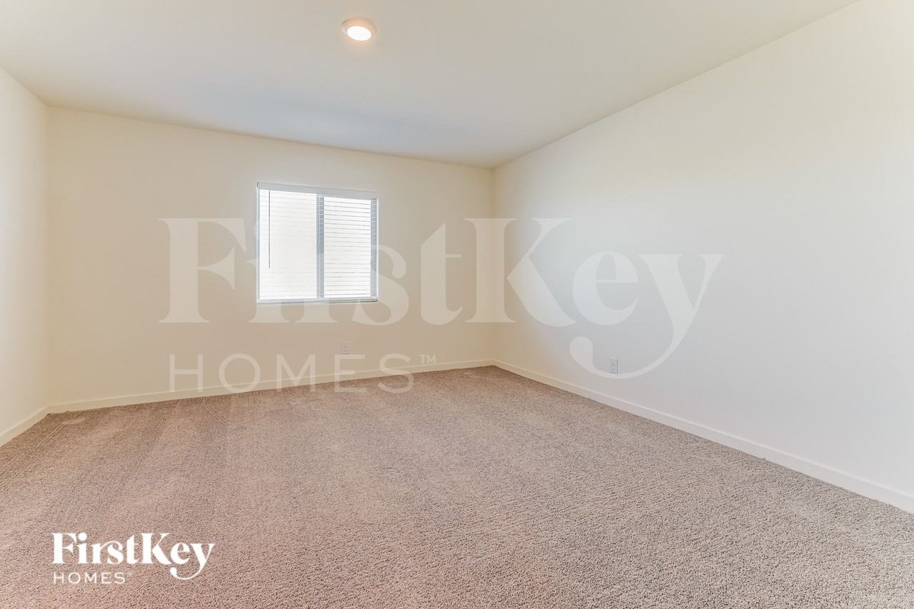 1024 W 20th St - Photo 7 of 16