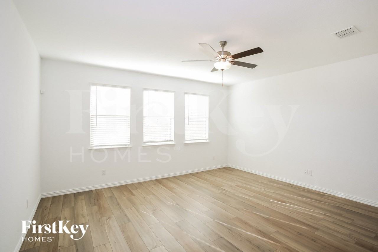 901 High Noon Dr - Photo 2 of 16