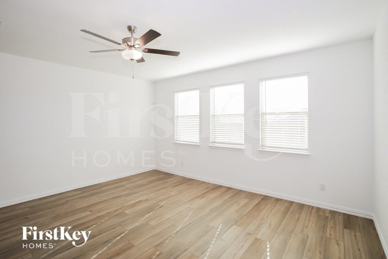 901 High Noon Dr - Photo 3 of 16