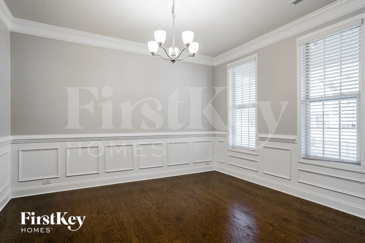 7224 Laurelshire Dr - Photo 5 of 15