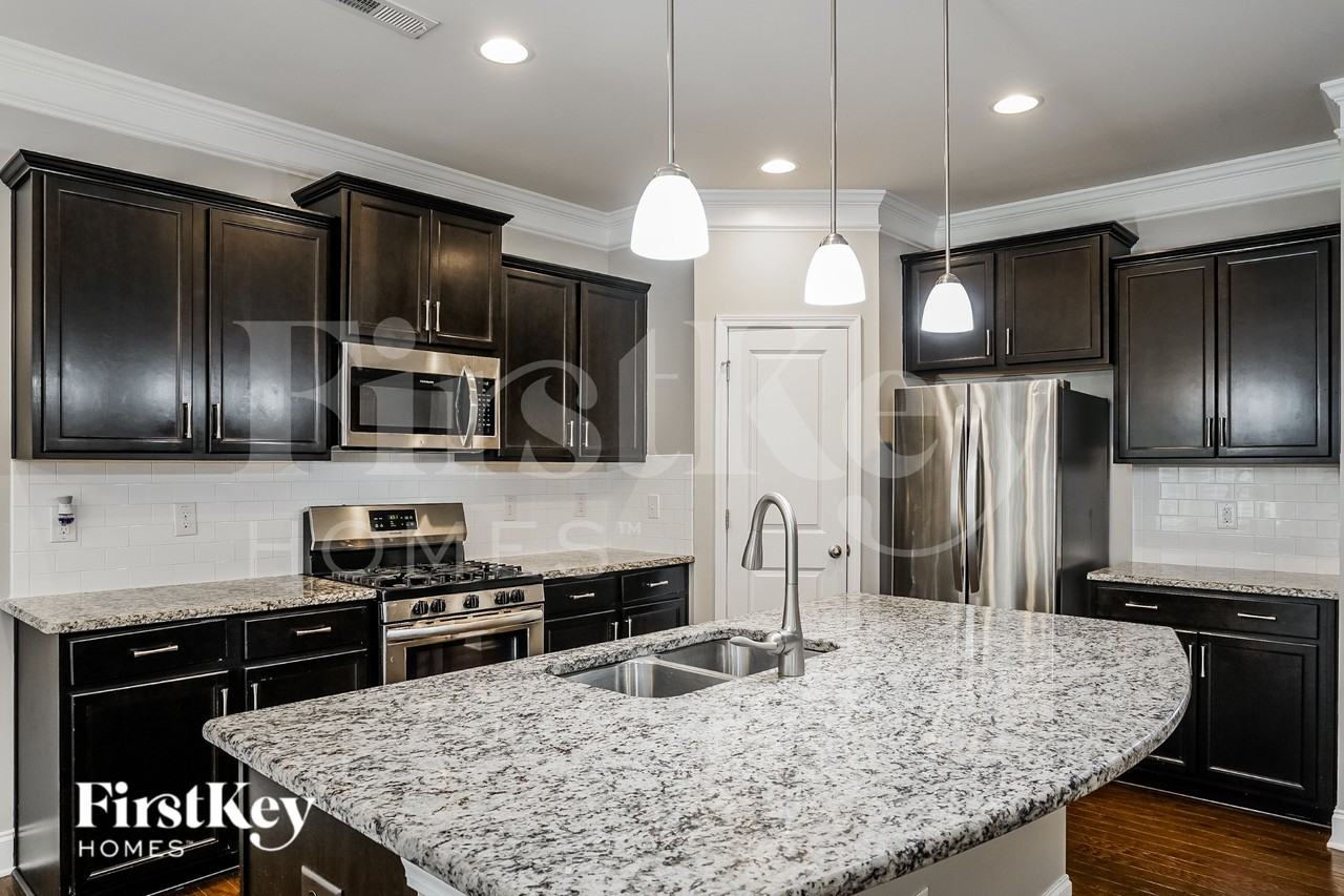 7224 Laurelshire Dr - Photo 6 of 15